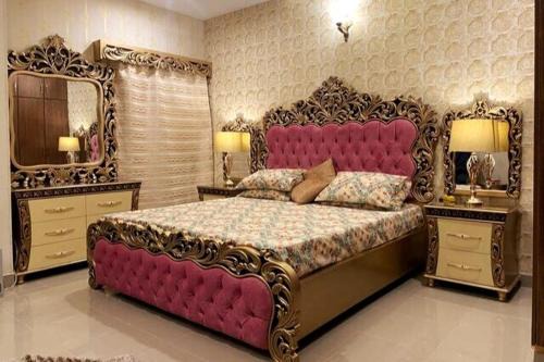 Islamabad Apartment | Majestic 2 Bedroom CONDO 1 Minute from GIGA Mall