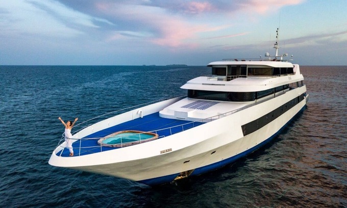 Farukolhufushi Island Boat Rental | Maldives Luxury Yacht