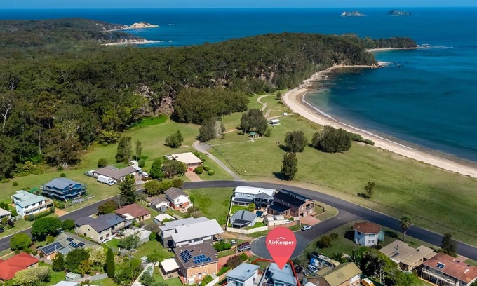 Maloneys Beach House | Maloneys Beach Views 3 Bed Home