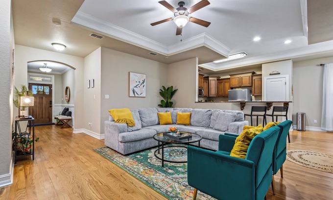 Tallahassee House | Manassas House Cozy Craftsman 4 BDR Patio Firepit