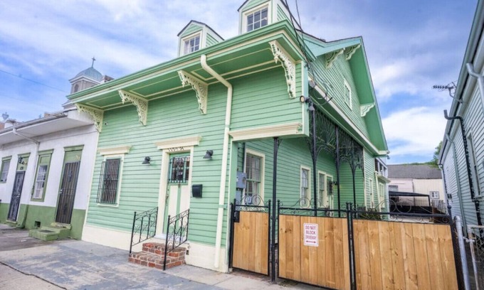Saint Roch House | Mandeville Creole Cottage Upper Historic Getaways