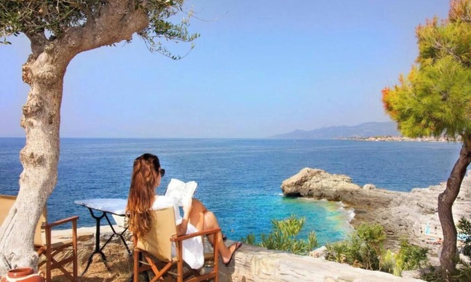Lefktron Apartment | Mani Deluxe Suite with Sea View