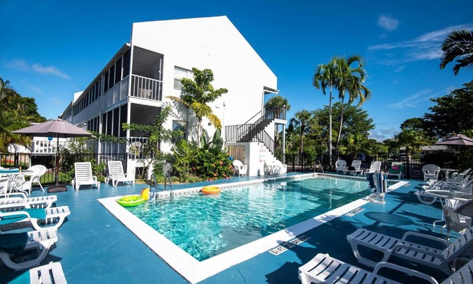 Marco Island Hotel | Marco Island Lakeside Inn