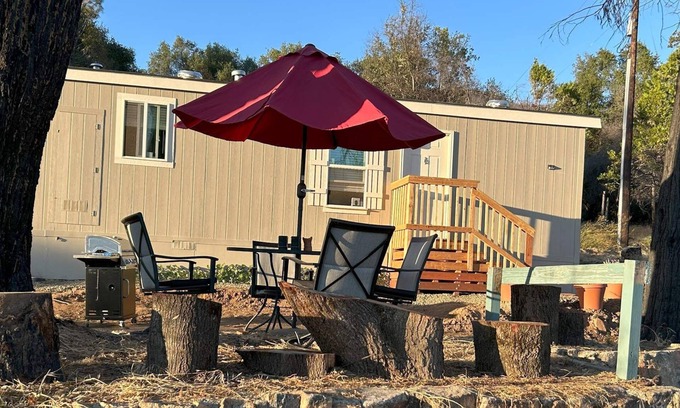 Mariposa Cottage | Mariposa Yosemite Brand new cute 2 bed cottage on large scenic quiet lot