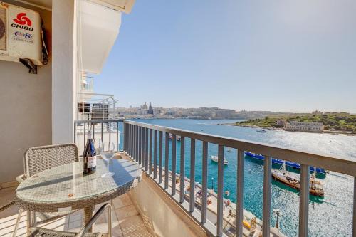 Sliema Apartment | Marvellous Apartment with Valletta and Harbour Views