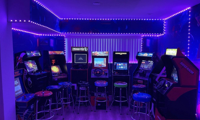 Pacifica House | Massive Themed 5BR w/Game Room/Hot Tub/Pool Table