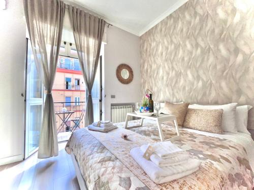 Naples City Centre Apartment | Mazzocchi House welcome wine