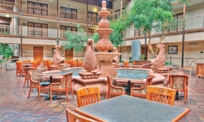 Abilene Hotel | MCM Elegante Suites Abilene