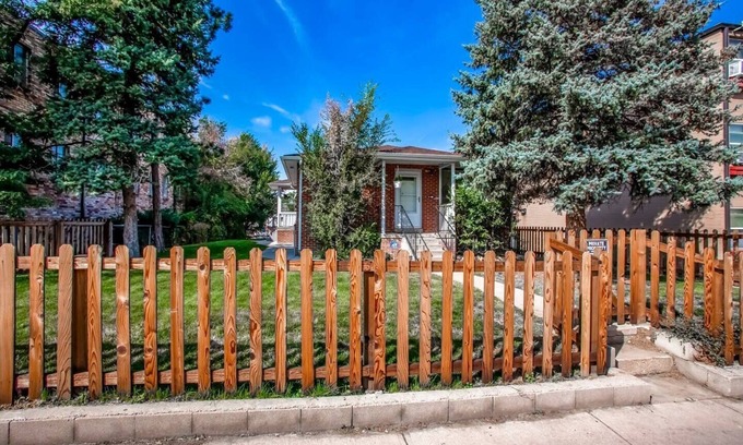 East Colfax Apartment | Medical Stay Near Anschutz | $3499 All-Incl | Pets