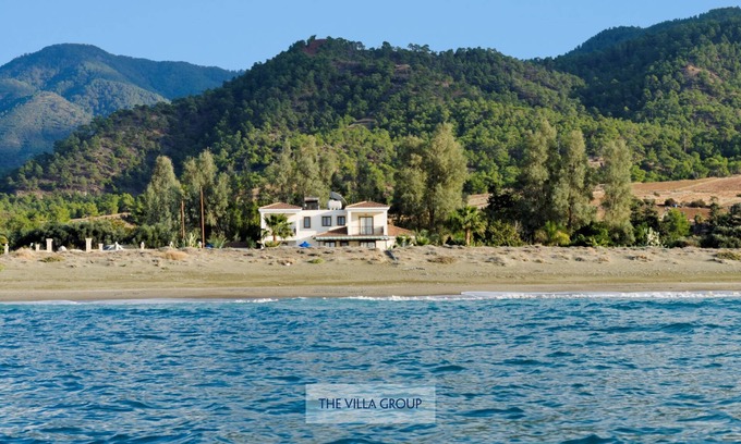 Argaka Villa | Mediterranean Sea on your doorstep! Beachfront 4 bedroom villa