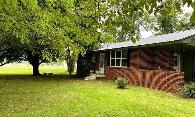Decherd House | Meme's Place- 6 miles from The Caverns!
