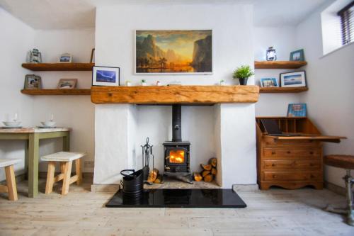 Hove Apartment | Mermaid Cottage - Wood Burner- by Brighton Holiday Lets