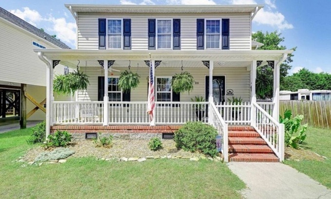 Tranquil Harbour House | Mermaid’s Landing - 3 Bedrooms with Private Seasonal Pool!