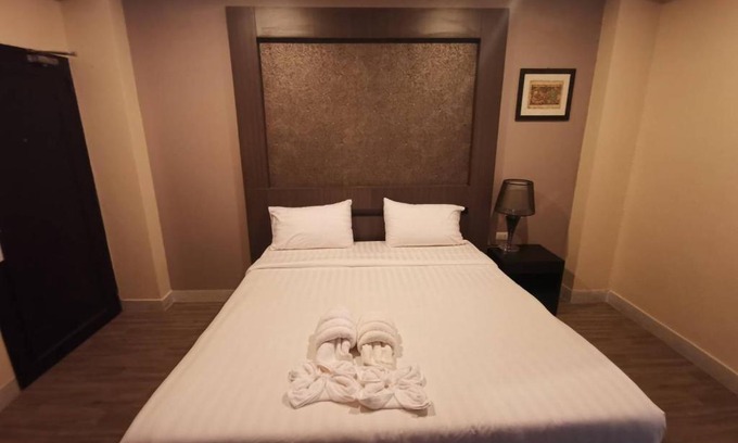Surin Hotel | Metro Residence