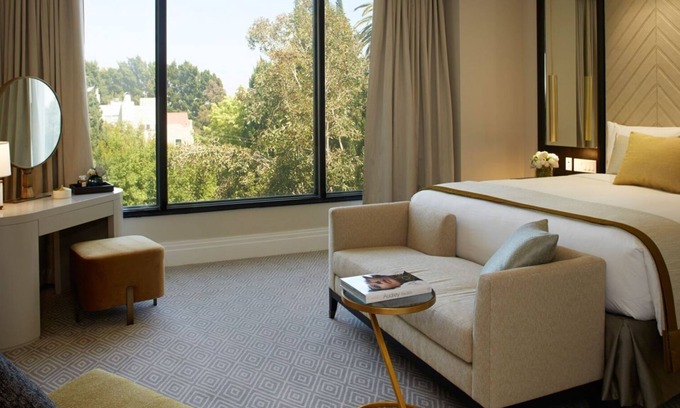 Norma Triangle House | Metropolitan One Bedroom Suite at The London West Hollywood, Free Breakfast