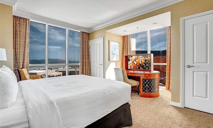 Winchester House | MGM Signature - 2 Minute Drive to Strip