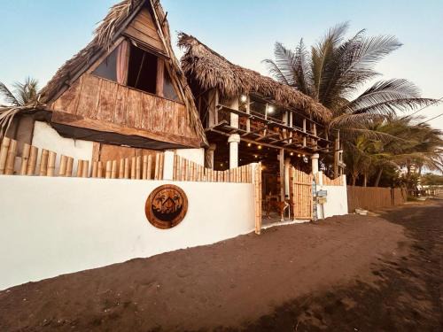 El Paredon Bed & Breakfast | Mi Casa en la Playa