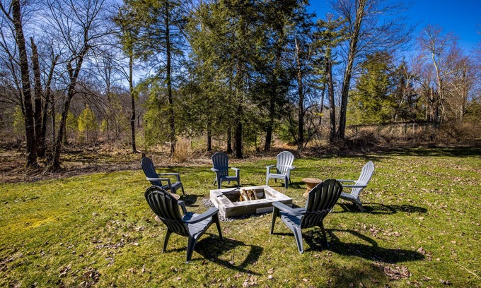 Kauneonga Lake House | Midcentury Modern Bungalow Bethel Woods/White Lake