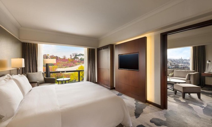 Hoehyeon-dong Hotel | Millennium Hilton Seoul