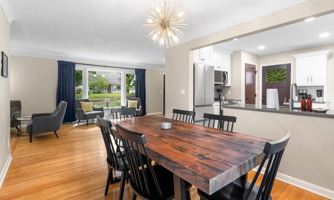Linden Hills House | MINNeSTAY* Minikahda Vista | Hot tub