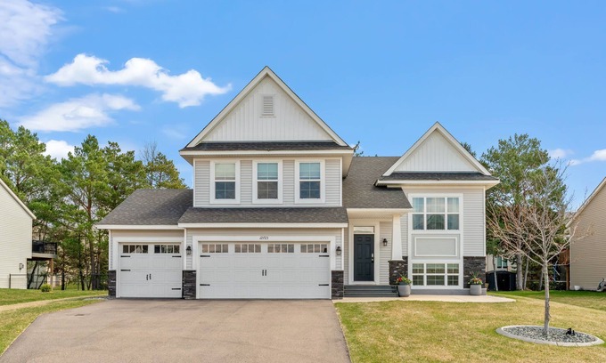 Blaine House | MINNeSTAY* Savanna Grove