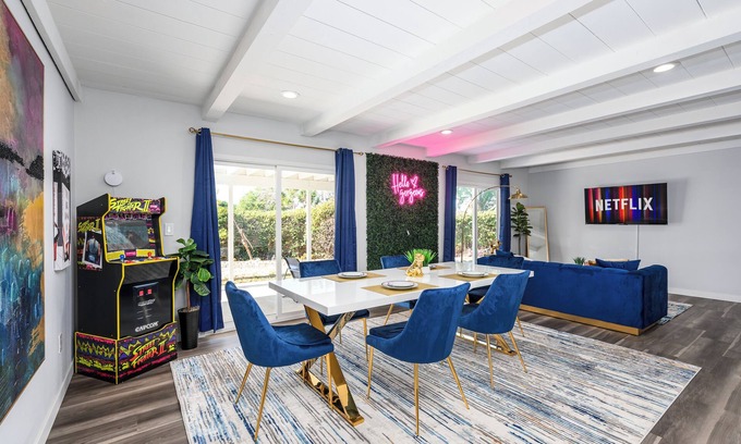 Riverview West House | Mins to Disney! Luxury 4BD Insta Wall & Game Room