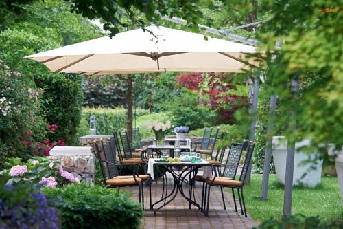 Burgaltendorf Hotel | Mintrops Land Hotel Burgaltendorf