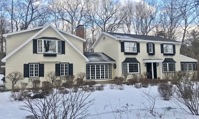 Manchester Center House | Minutes from Manchester Village/Center; near Stratton and Bromley Mtns