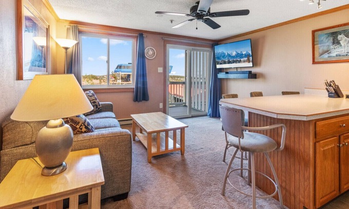 Snowshoe Condo | ML226 1BR 1BA Slope View Close to Village Lift