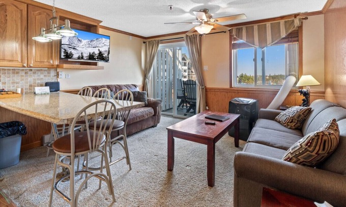 Snowshoe Condo | ML324 Charming & Rustic 1BR/1BA, relaxing mountain view (Connects to ML326)