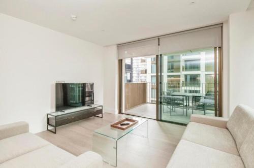 Evelyn Apartment | Modern 2 Bedroom Apartment in Canada Water London - Stylish Stay by the River Thames