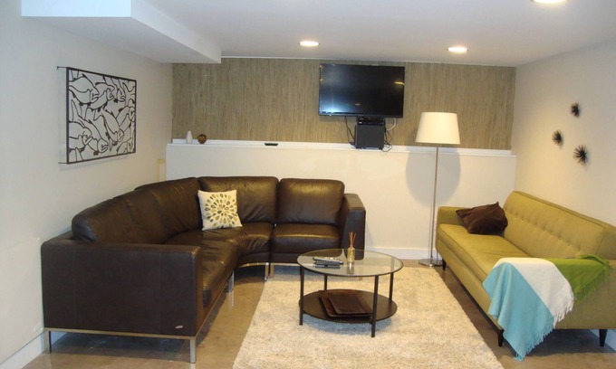 Green Lake Apartment | Modern 2 Bedroom Suite in 1924 Craftsman One Block from Greenlake