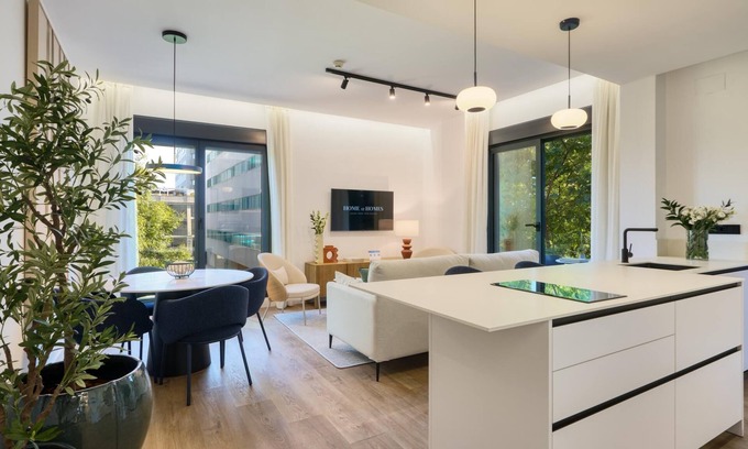La Buhaira Apartment | Modern 2BR Apt with Terrace & Free Parking