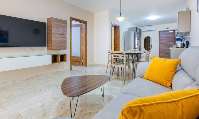 Il-Balluta Apartment | Modern 3BR Apt close to Sliema's Promenade