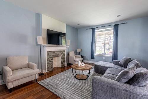 East Liberty House | Modern 7BR Retreat