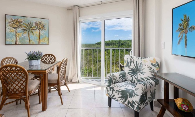 Tavernier Condo | Modern and Coastal Ocean Pointe 2307