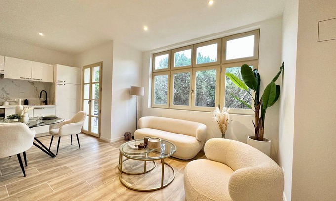 Old Town Apartment | Modern Apartment - 1BD/4P - Center of St Tropez