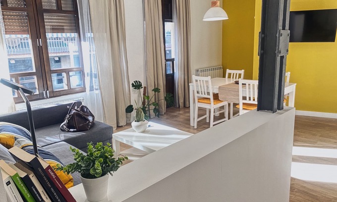 Centro Apartment | Modern, bright and central apartment. One minute from the Plaza Mayor.