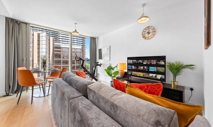 Canary Wharf Apartment | Modern Canary Wharf Apartment with King Size Bed