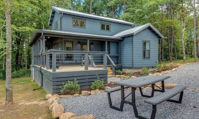 Tracy City Cabin | Modern cozy lakeview retreat for 6 close to hiking, Sewanee, and the Caverns