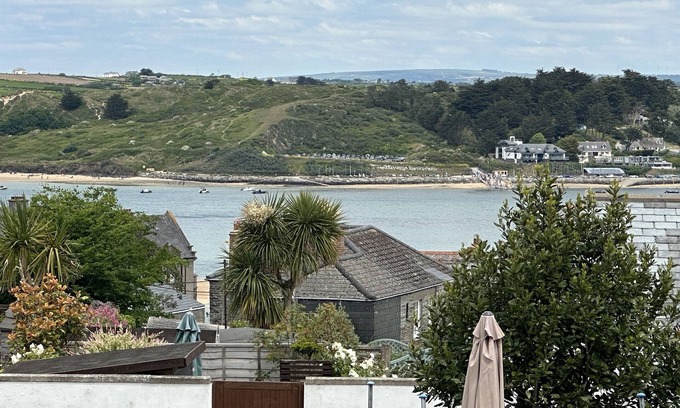 Treator House | Modern house - 5 minute stroll to Padstow Harbour