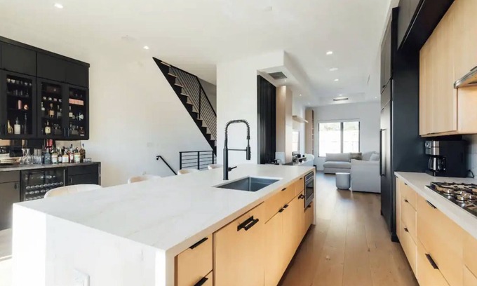 Communipaw House | Modern Lux Penthouse. Rooftop Views of NYC!