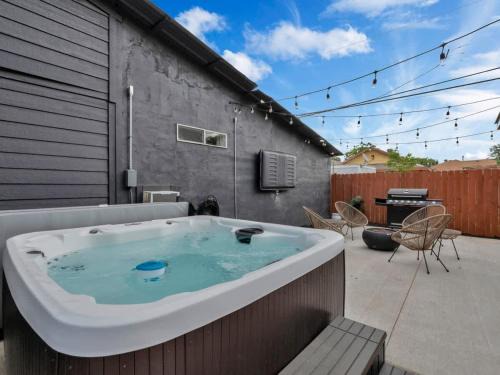 Oak Cliff House | Modern Luxury Minutes from Downtown Dallas