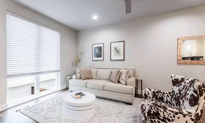 Knox - Henderson House | Modern Luxury Townhome downtown