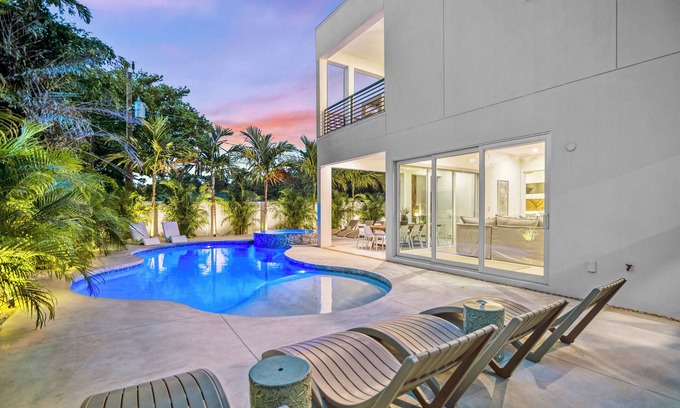 Arlington Park House | Modern New Home - Private Pool, Spa, Rooftop Deck, Game Room, & More!