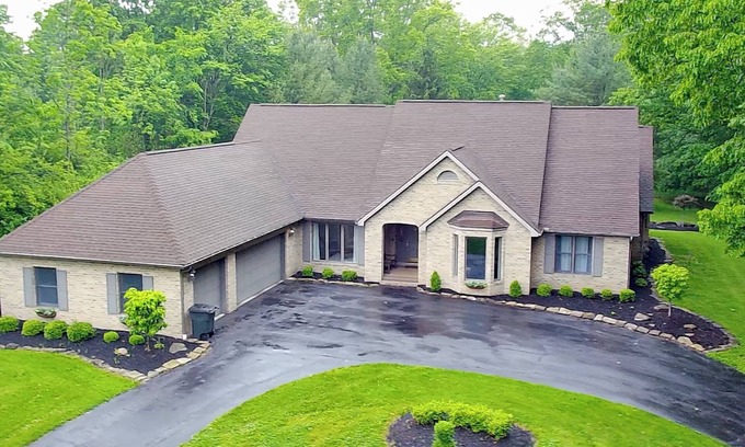 Hubbard House | Modern Ranch in Hubbard with arcade, game room, gym, sauna & MORE!