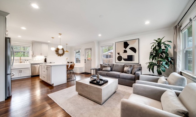 Nashville House | Modern Retreat in Central Nashville Location