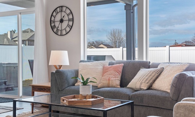 Spokane House | Modern Spacious Family Home w/Hot Tub & Fire Pit