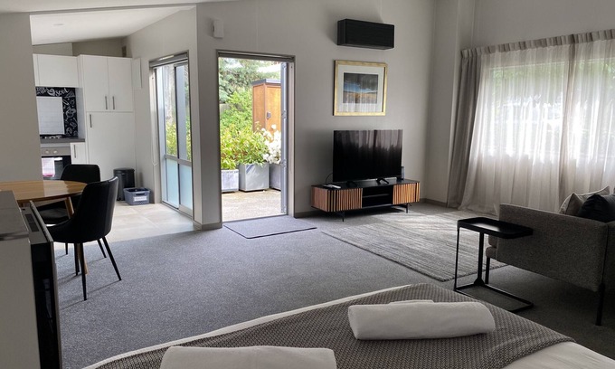 Queenstown City Centre Apartment | Modern Studio Unit/Walking distance to Queenstown Lakefront