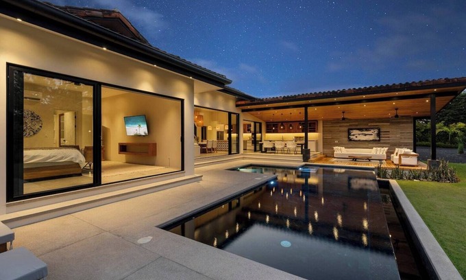 Tamarindo House | Modern Tropical House I Beach club membership I Golf course view I Daily housekeeping